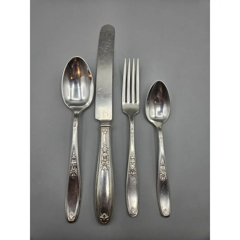Vintage 1847 Rogers Bros Ambassador 30 pc Flatware Set